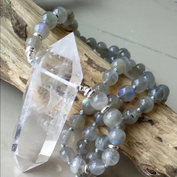 Unique clear quartz and labradorite bead necklace - Picture 5 of 9